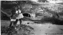 Niños junto al tunel de la playa 1966
